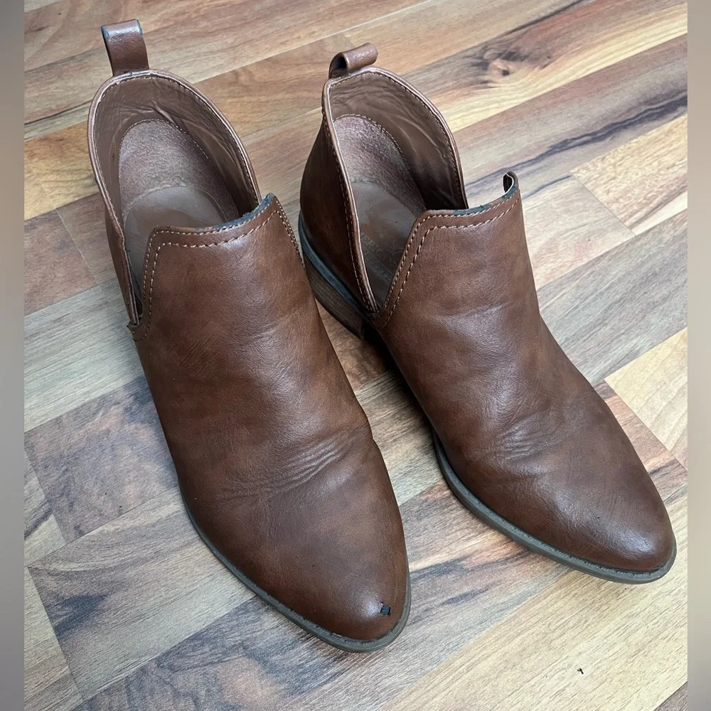 American Eagle Outfitters Brown Faux Leather Ankle Booties - Picture 3 of 9